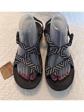 Brand New Women's Skechers Reggae Sandals Size 10